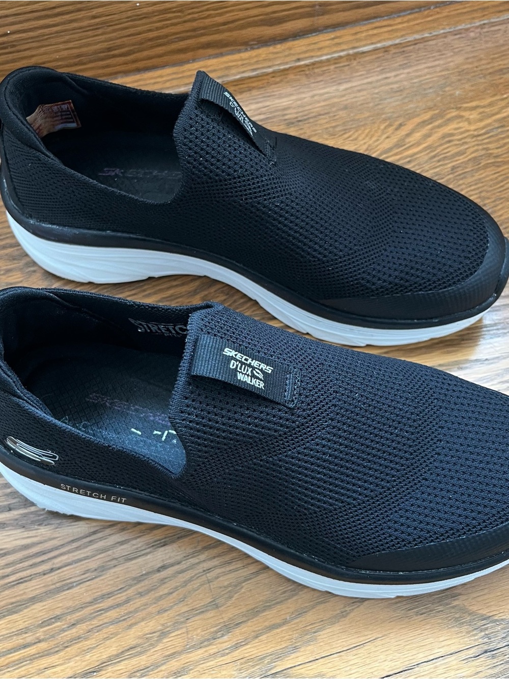 Skechers D'Lux Walker Womens 8 Black Stretch Fit Slip On Sneakers Shoes